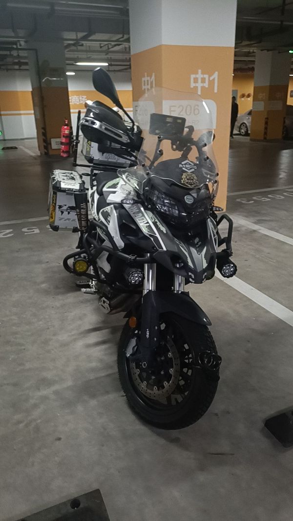 二手贝纳利金鹏 TRK502