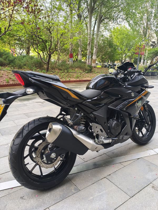 二手豪爵铃木GSX250R