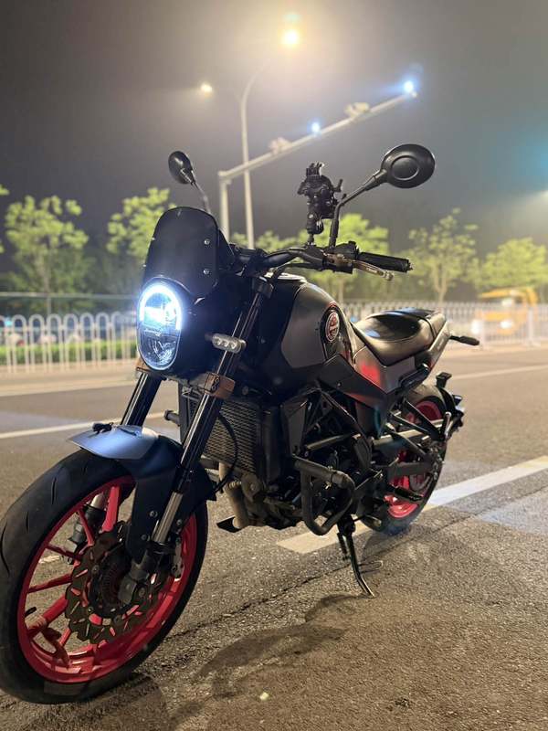 二手贝纳利幼狮 Leoncino 250