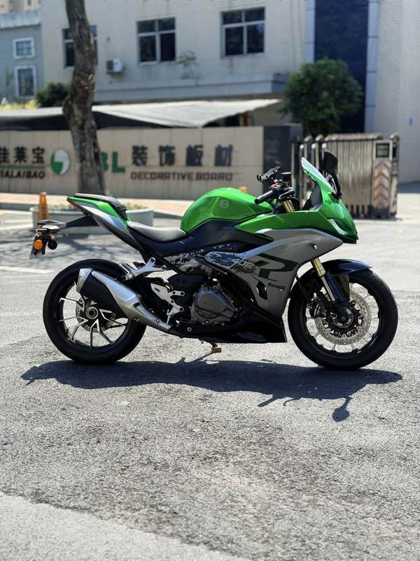 二手贝纳利龙卷风 Tornado 402R