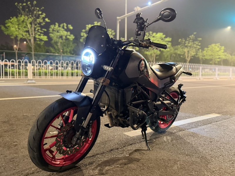 二手贝纳利幼狮 Leoncino 250