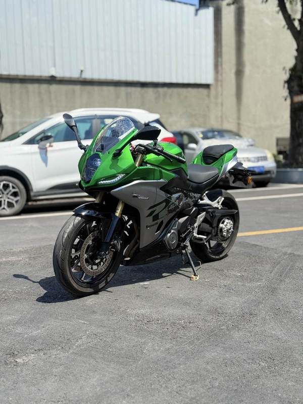 二手贝纳利龙卷风 Tornado 402R