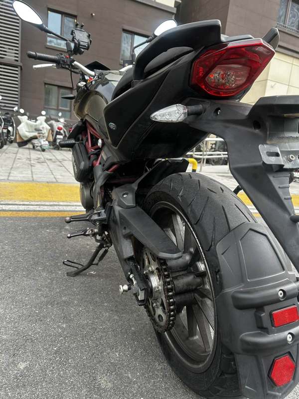 二手贝纳利蓝宝龙 BN302S