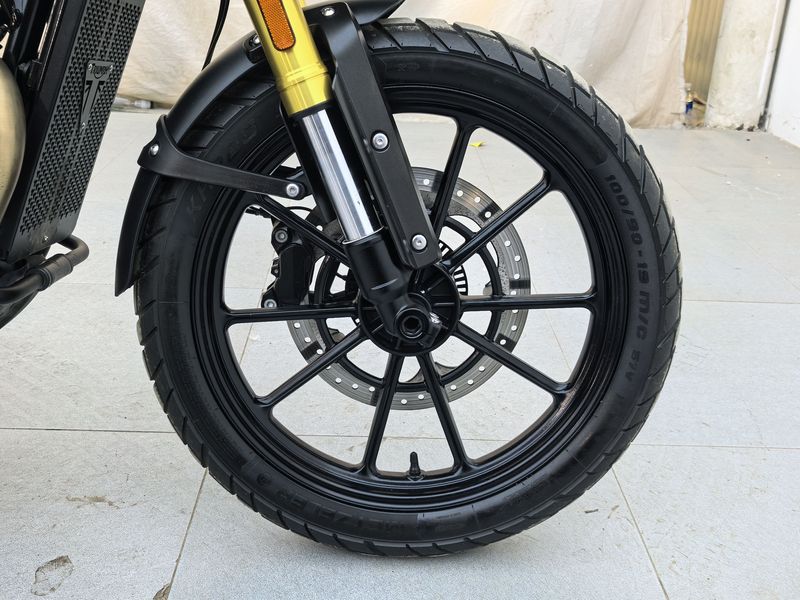 二手凯旋Scrambler 400 X