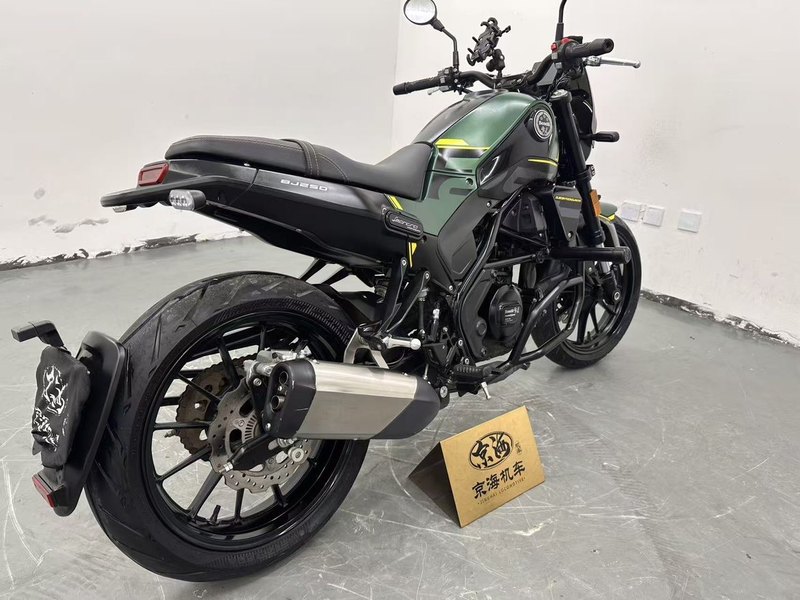 二手贝纳利幼狮 Leoncino 250