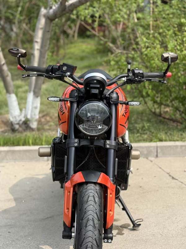 二手凯旋Trident 660