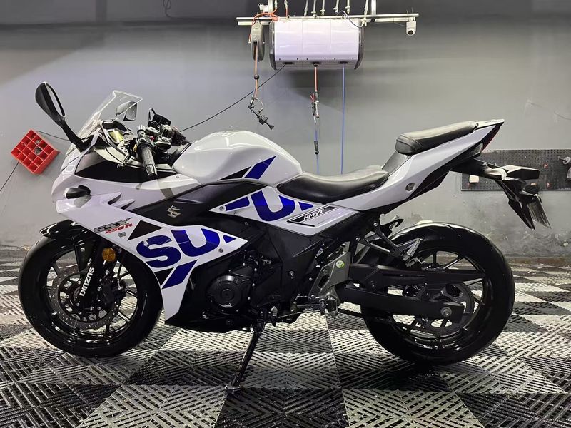 二手豪爵铃木GSX250R
