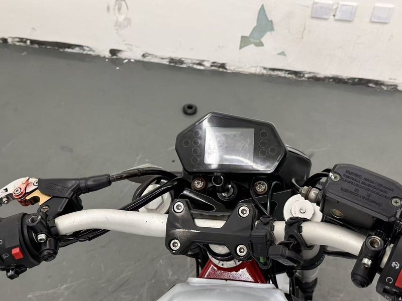 二手贝纳利蓝宝龙BJ300GS