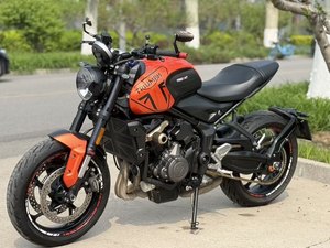 二手凯旋Trident 660