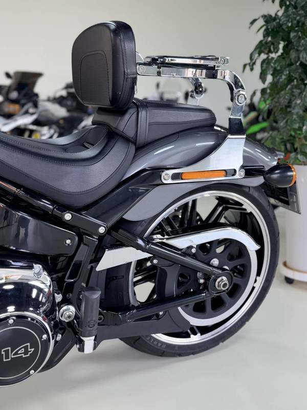 二手哈雷戴维森突破者 Breakout