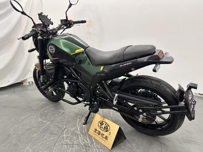 二手贝纳利幼狮 Leoncino 250