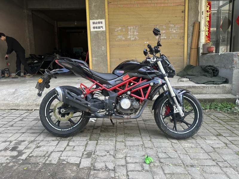 二手贝纳利红宝龙 TNT150i