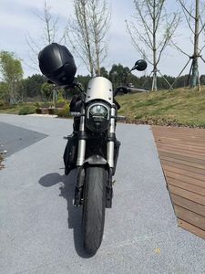 二手贝纳利幼狮 Leoncino 800