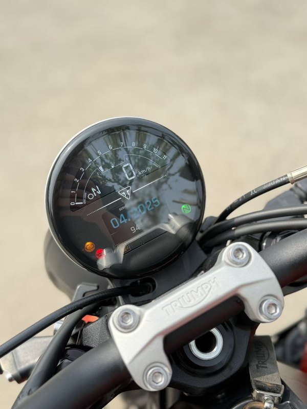 二手凯旋Trident 660