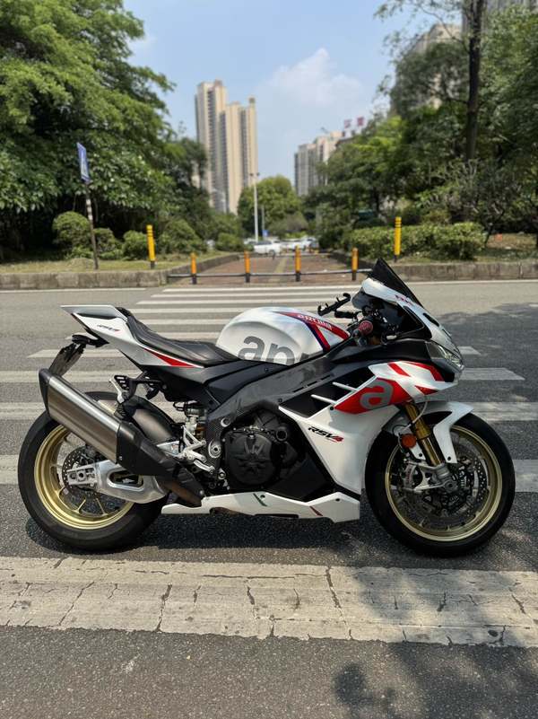 二手阿普利亚RSV4