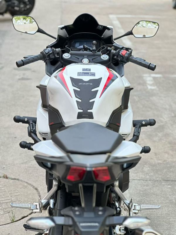 二手本田CBR400R