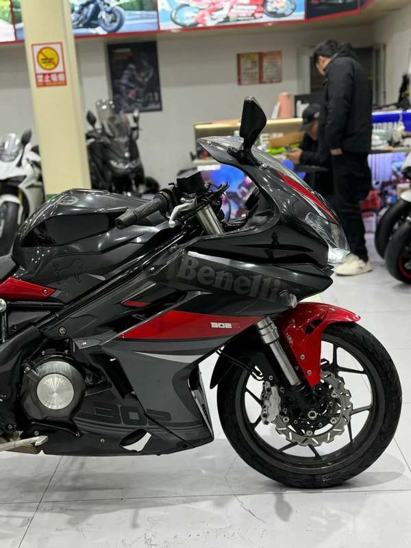 二手贝纳利龙卷风 Tornado 302R