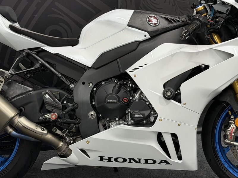二手本田CBR 1000 RR-R