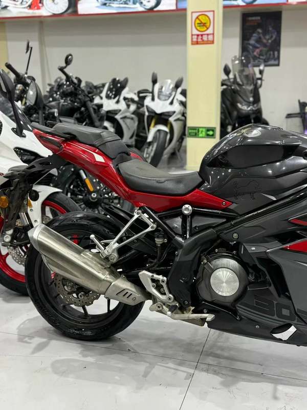 二手贝纳利龙卷风 Tornado 302R