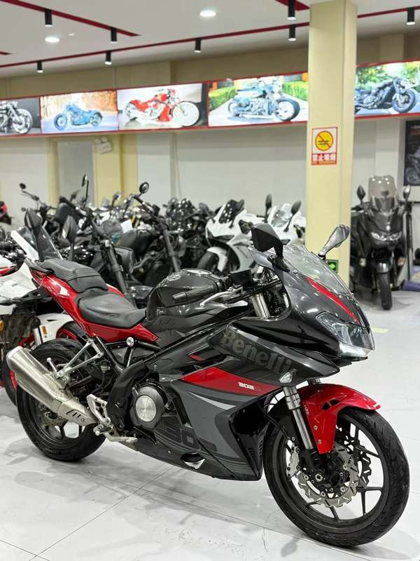 二手贝纳利龙卷风 Tornado 302R