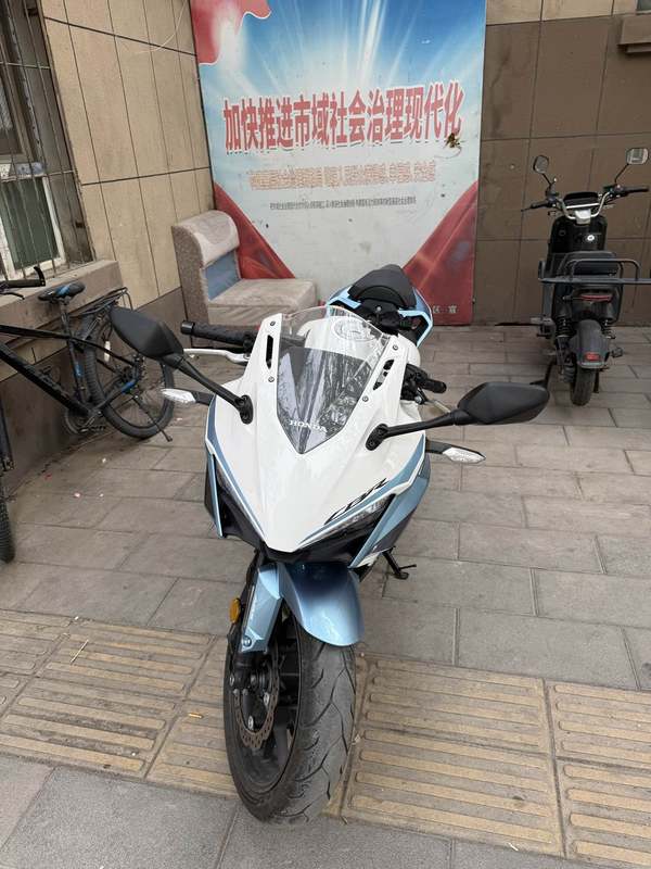 二手本田CBR400R