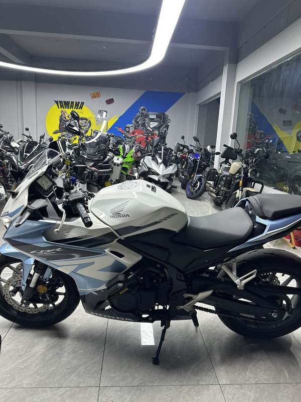 二手本田CBR400R
