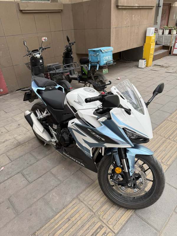 二手本田CBR400R