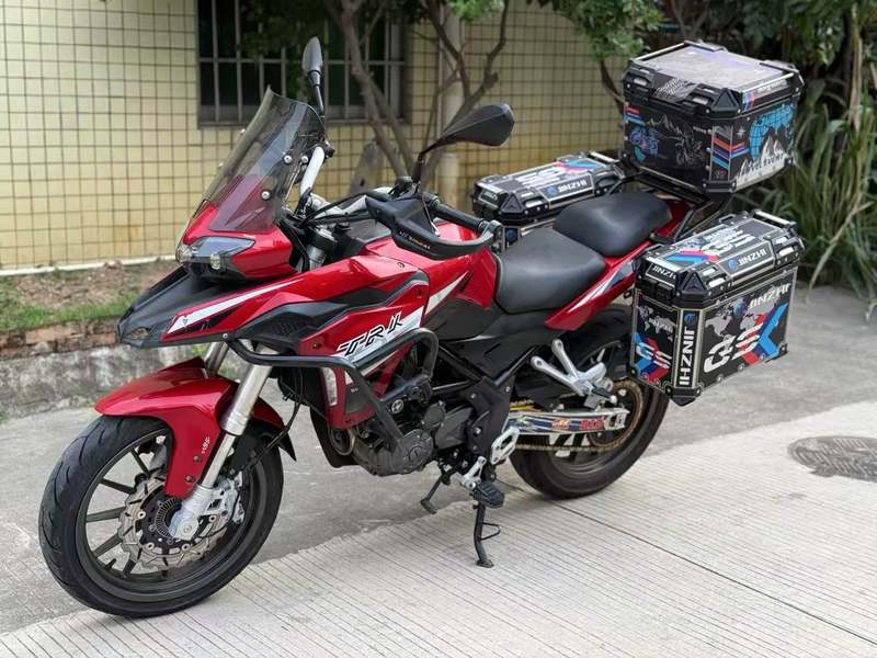 二手贝纳利金鹏 TRK251