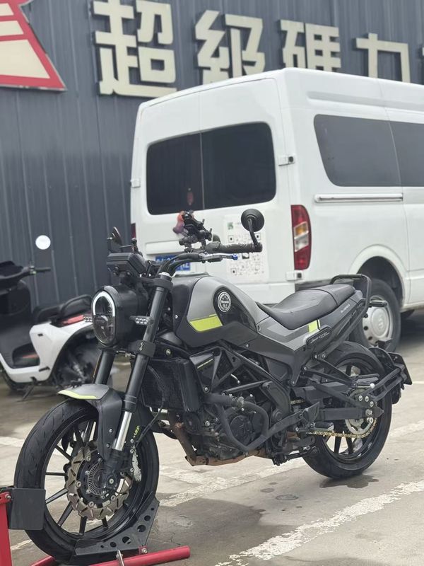 二手贝纳利幼狮 Leoncino 250