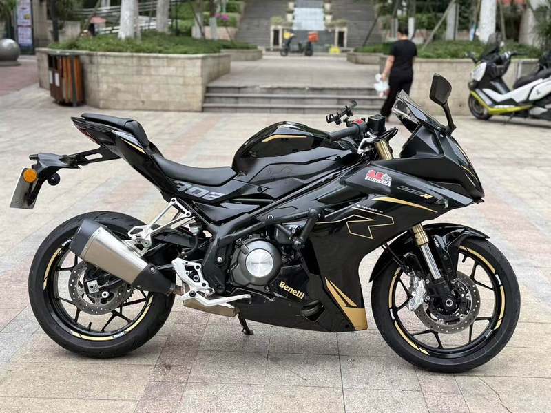 二手贝纳利龙卷风 Tornado 302R