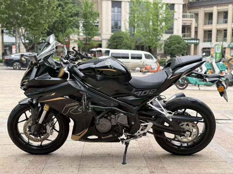 二手贝纳利龙卷风 Tornado 302R