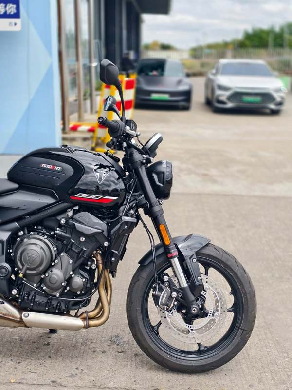 二手凯旋Trident 660