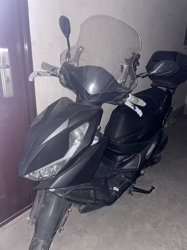 二手五羊本田NX125