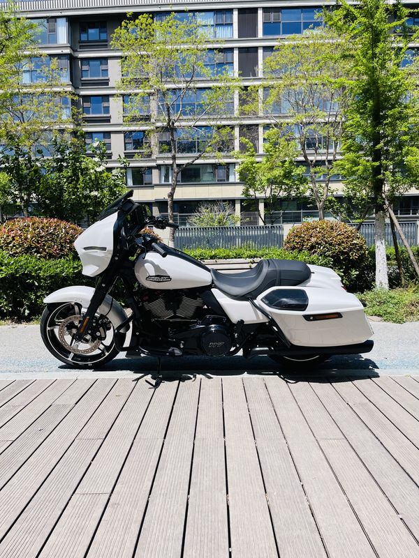 二手哈雷戴维森大道滑翔 Street Glide