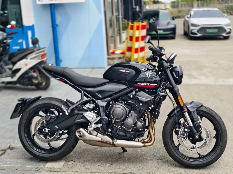 二手凯旋Trident 660