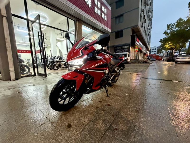 二手本田CBR400R
