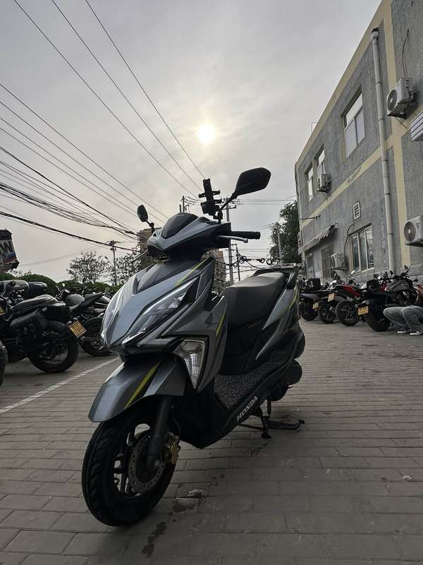 二手新大洲本田裂行 RX125Fi