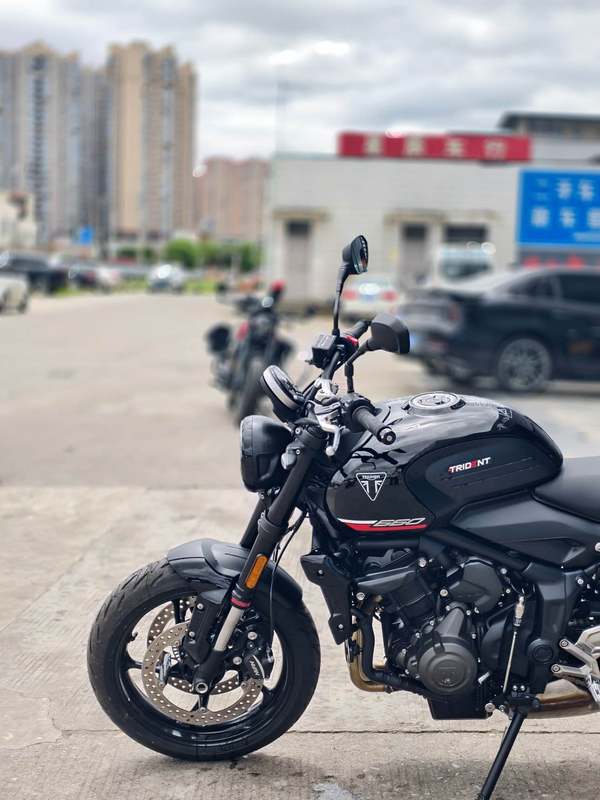 二手凯旋Trident 660