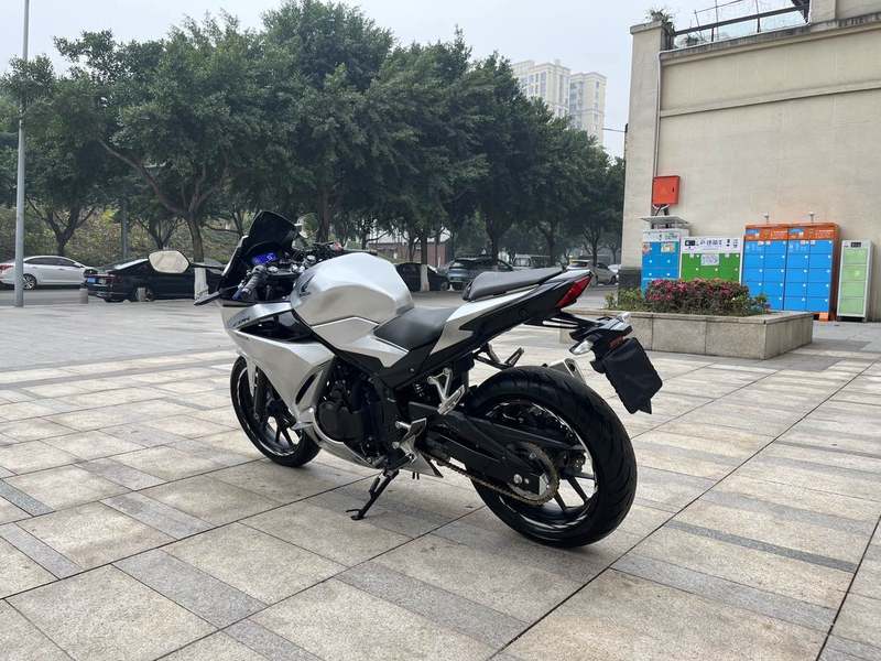 二手本田CBR400R
