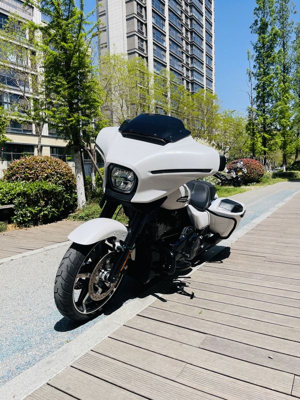 二手哈雷戴维森大道滑翔 Street Glide