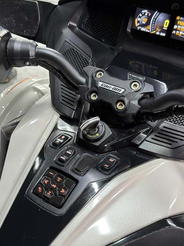 二手庞巴迪Spyder RT