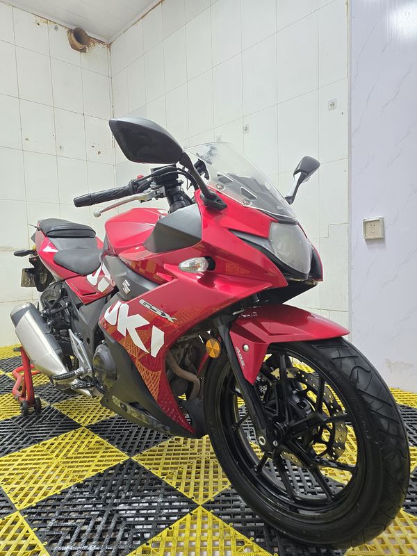 二手豪爵铃木GSX250R