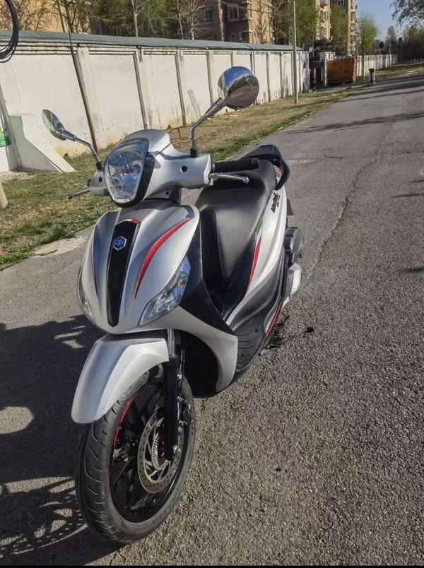 二手比亚乔Medley 150