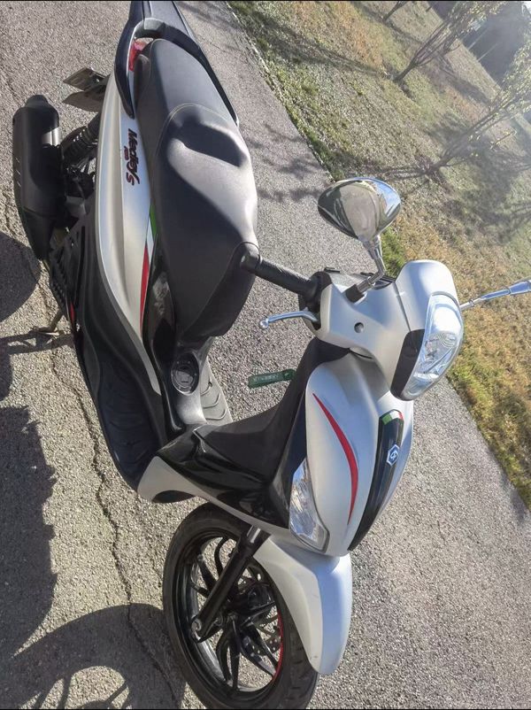 二手比亚乔Medley 150