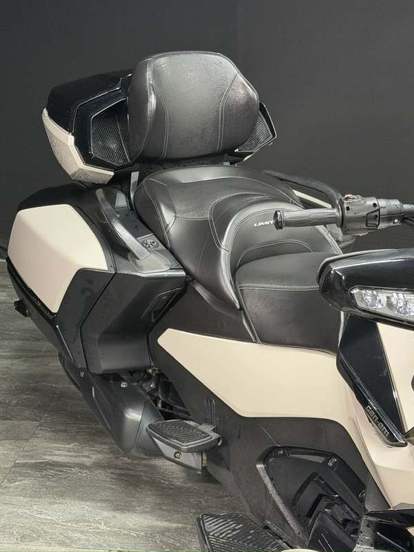 二手庞巴迪Spyder RT
