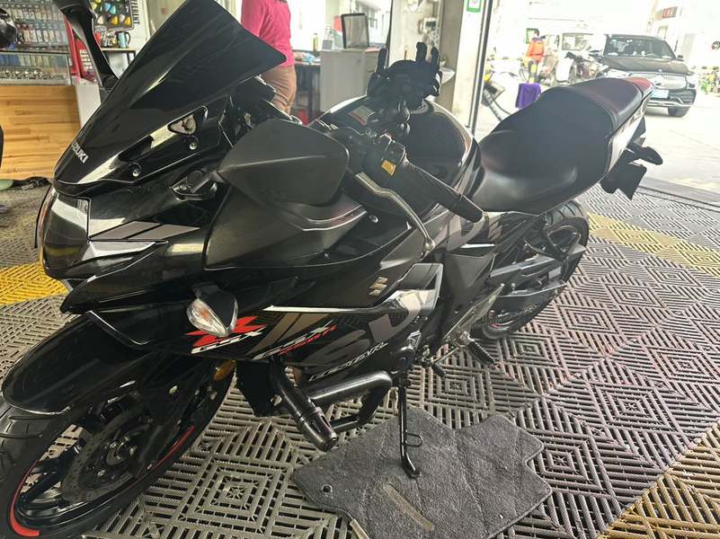 二手豪爵铃木GSX250R