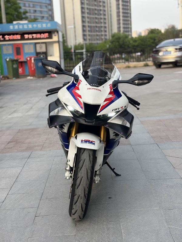 二手本田CBR 1000 RR-R