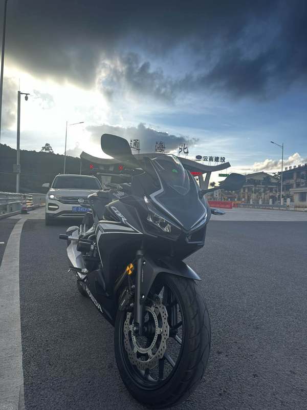 二手本田CBR400R