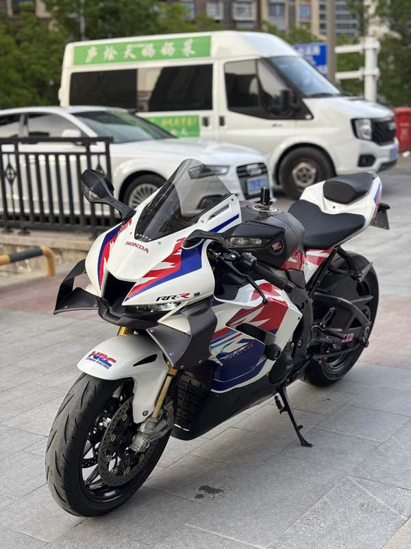 二手本田CBR 1000 RR-R