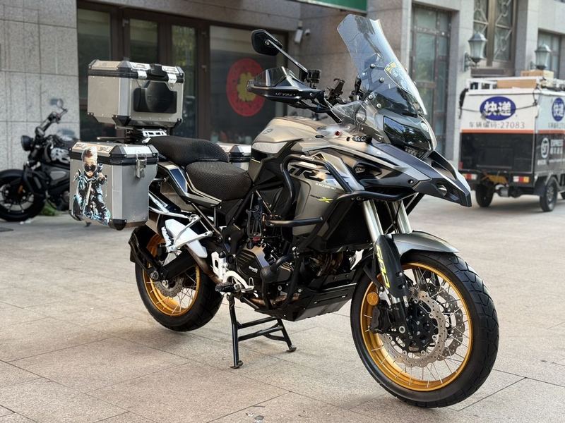 二手贝纳利金鹏 TRK502